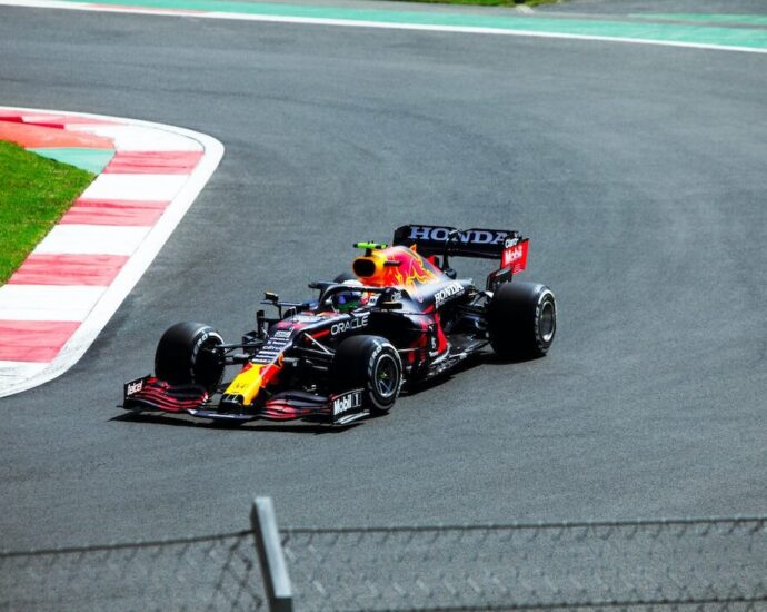 formula one car on a race track