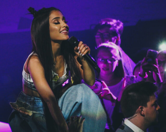 Ariana Grande performing live in 2014.