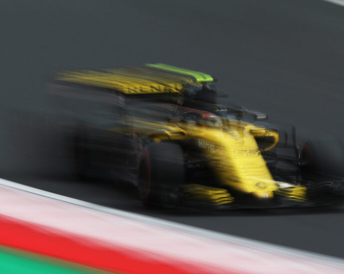 Carlos Sainz racing [Sainz Australian Grand Prix]